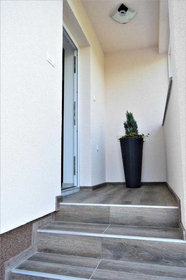 Guest House Tonka Otočac 外观 照片